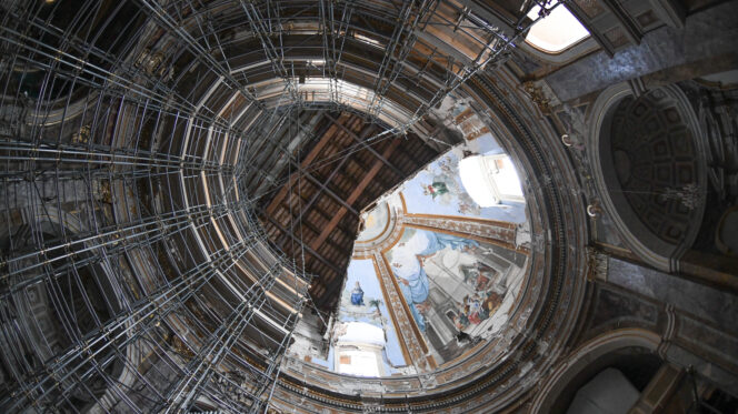 Camerino, 30 luglio 2020: centro storico, basilica, chiesa - mon